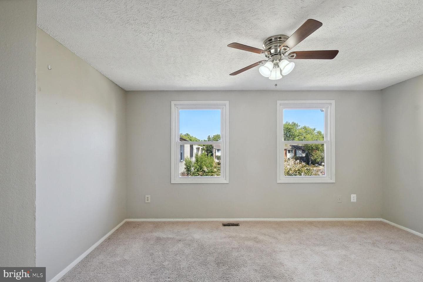 525 Brethour Court photo 9