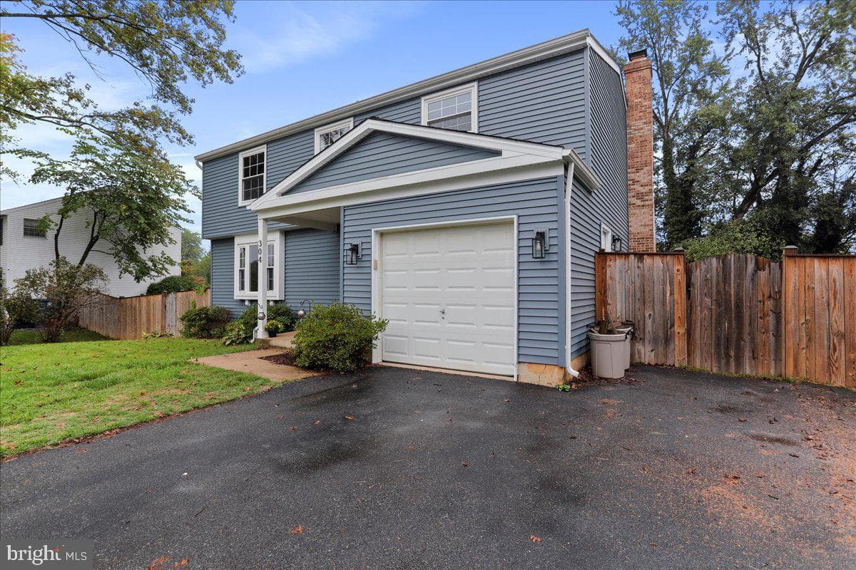 304 Appletree Drive NE photo 2