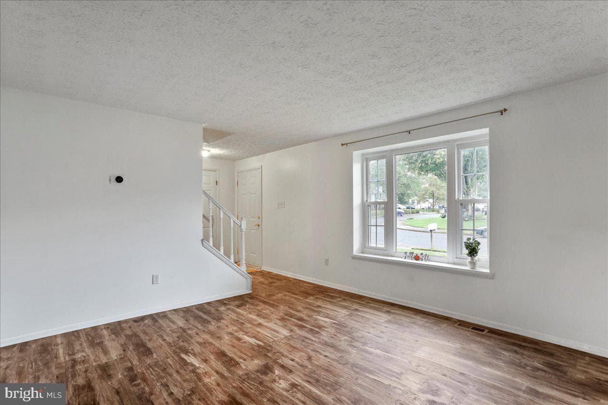 304 Appletree Drive NE photo 3