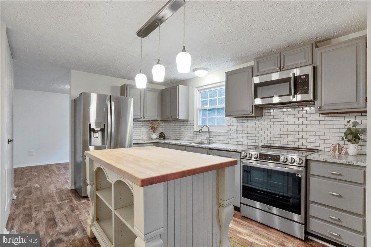 304 Appletree Drive NE photo 8