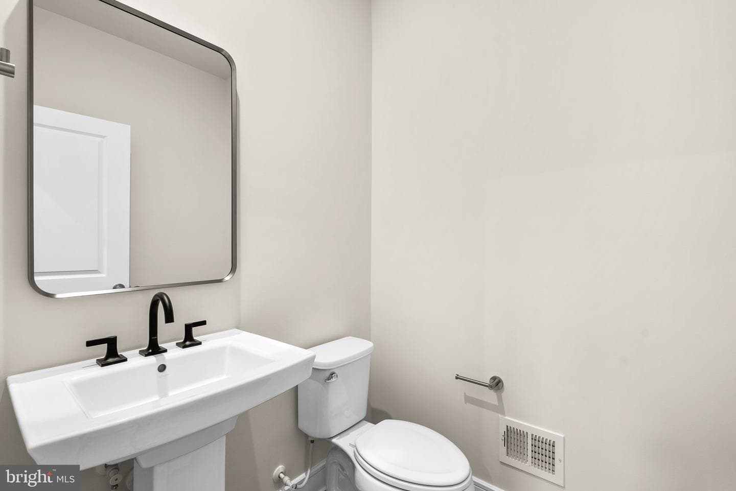 21775 Dollis Hill Terrace photo 10