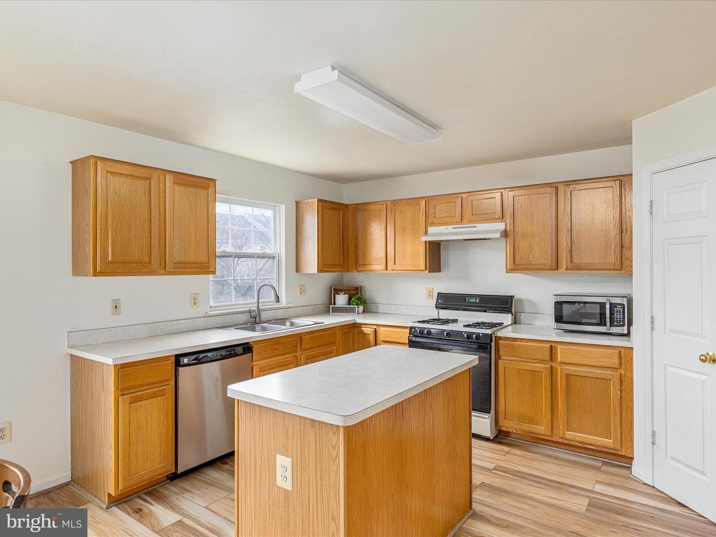 22943 Fleet Terrace photo 8