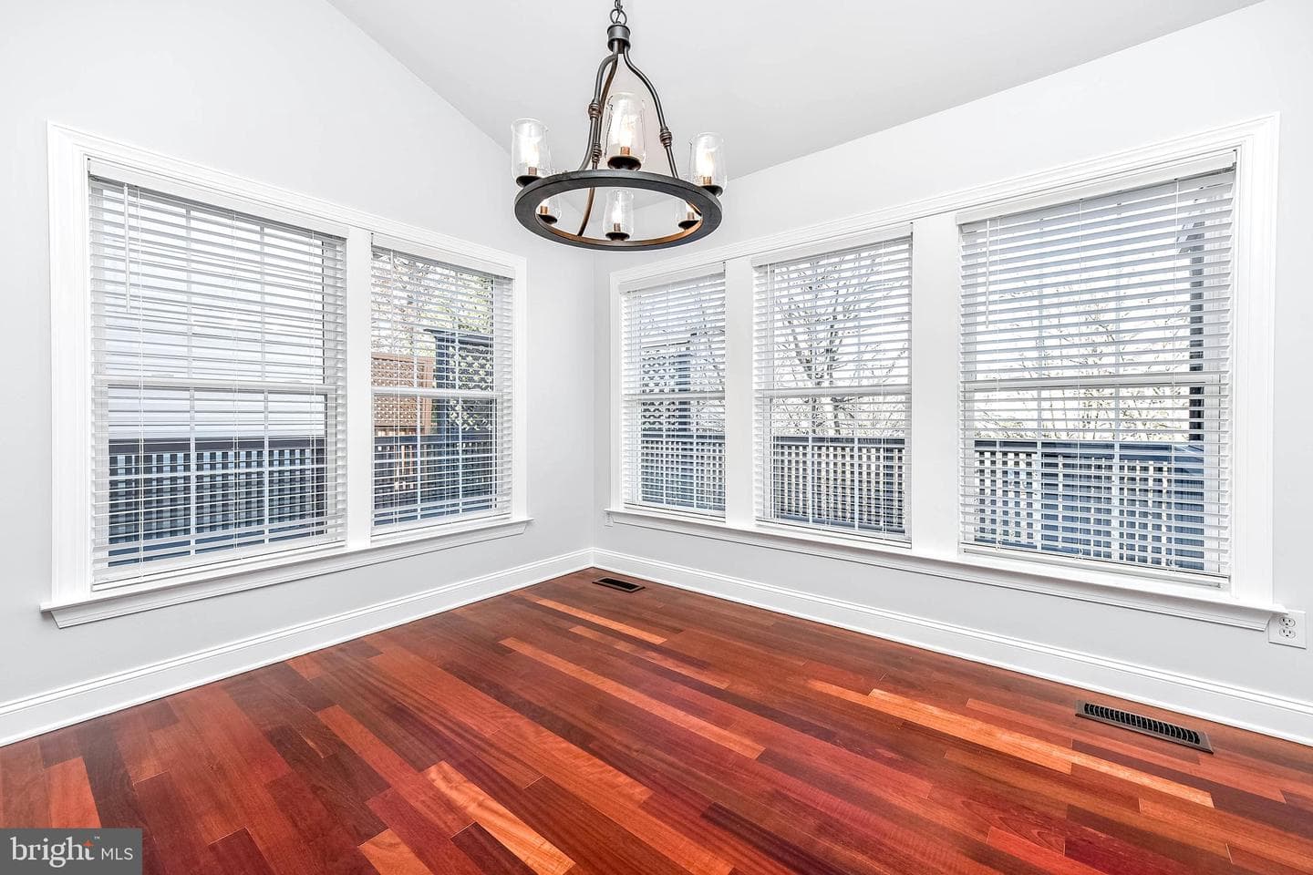 20419 Doncaster Terrace photo 19