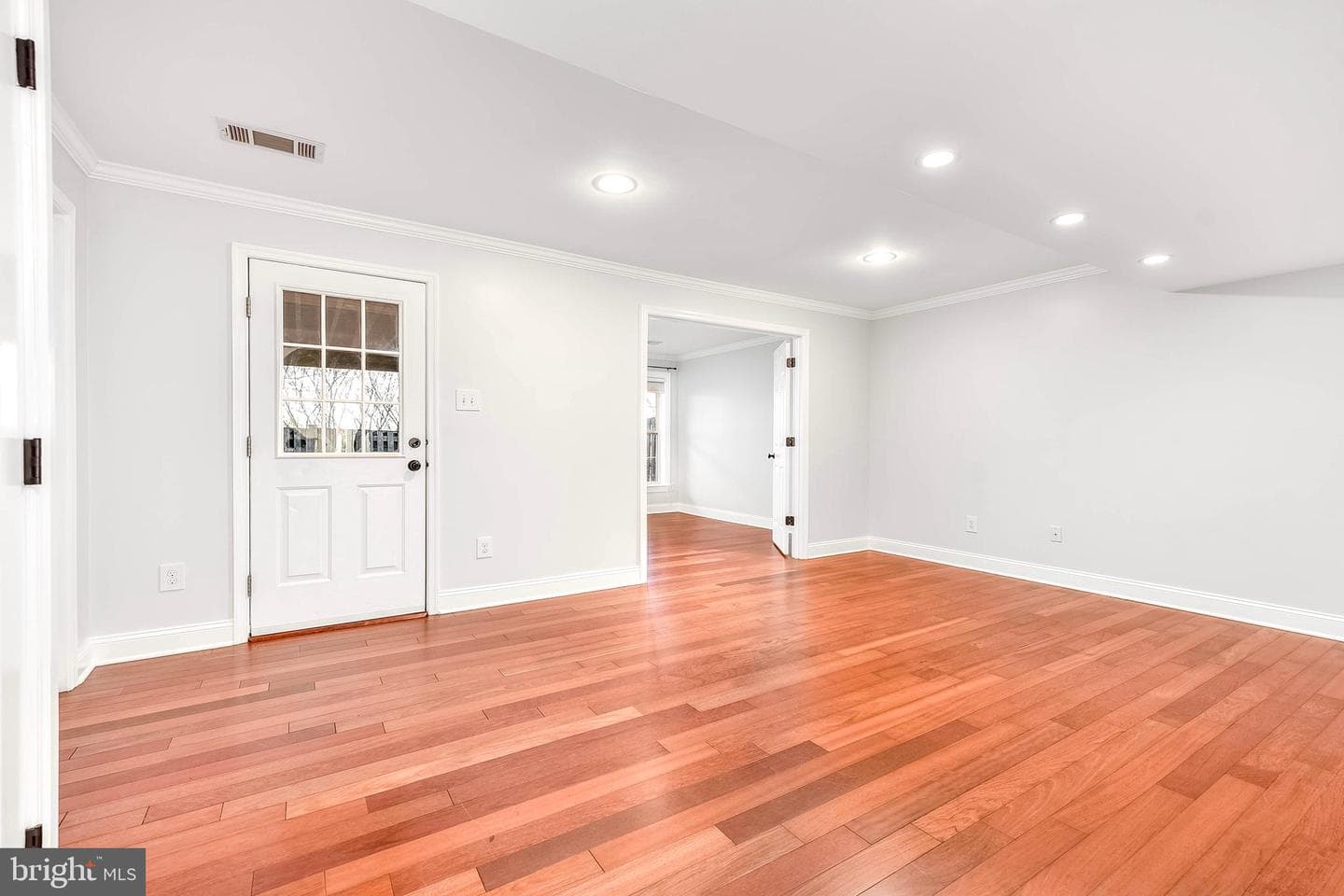 20419 Doncaster Terrace photo 9