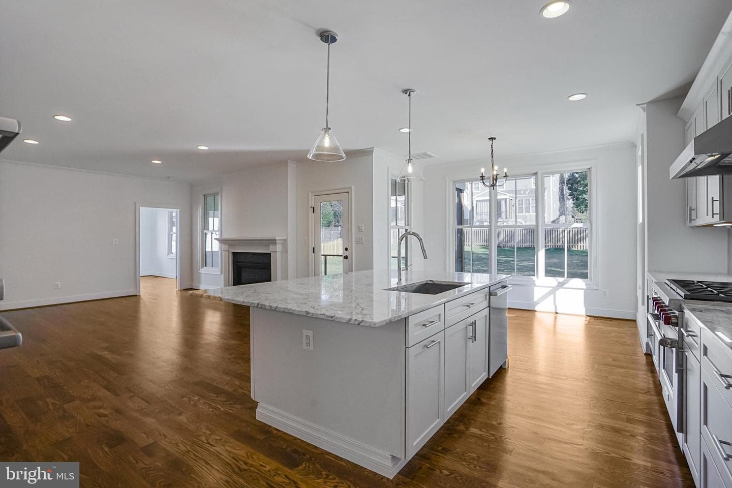 602 Martin Avenue photo 9