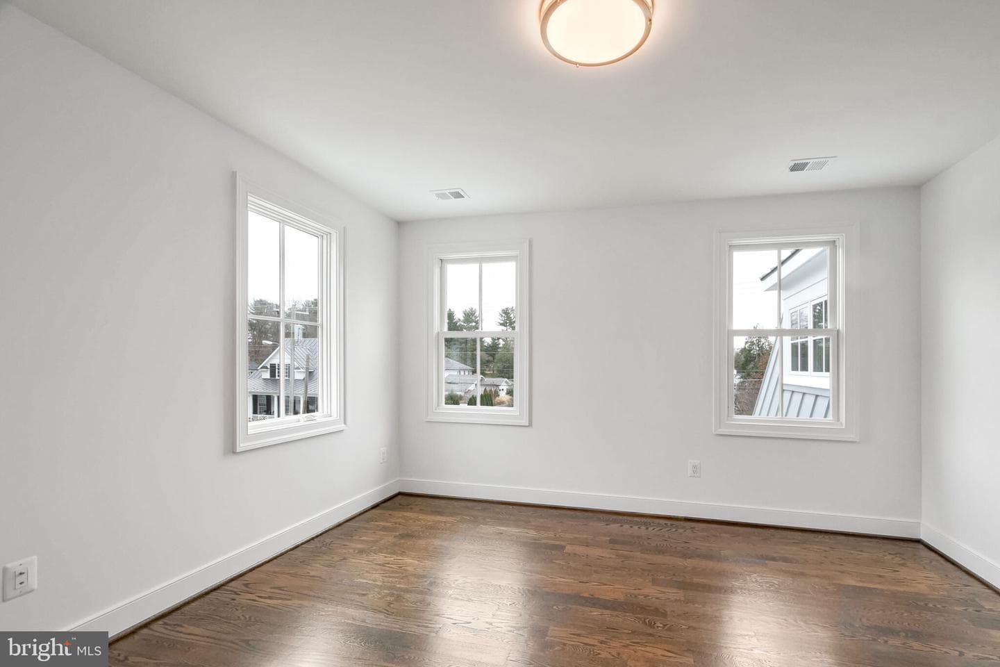 604 Martin Avenue photo 26