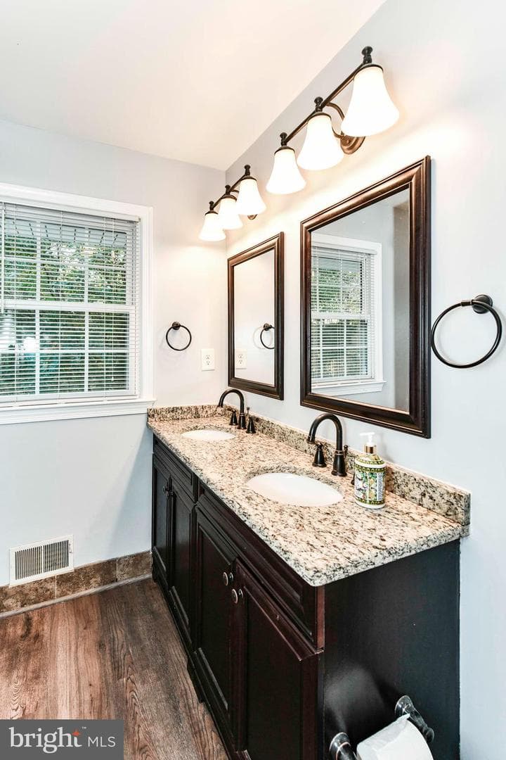 139 Governors Drive SW photo 23