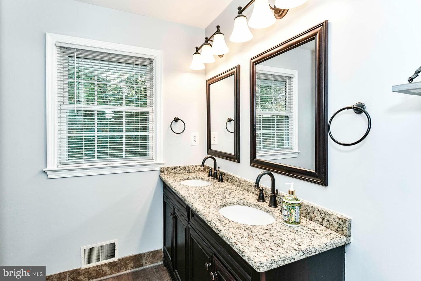 139 Governors Drive SW photo 24