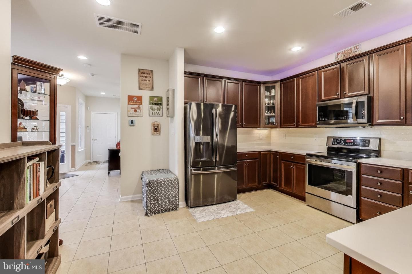 44362 Maltese Falcon Square photo 10