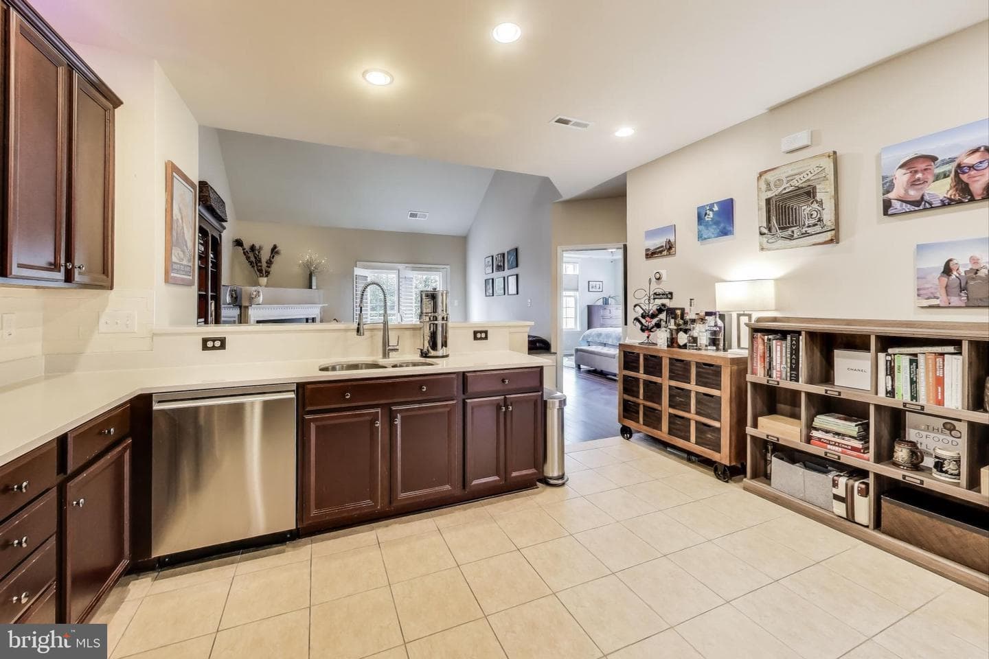 44362 Maltese Falcon Square photo 11