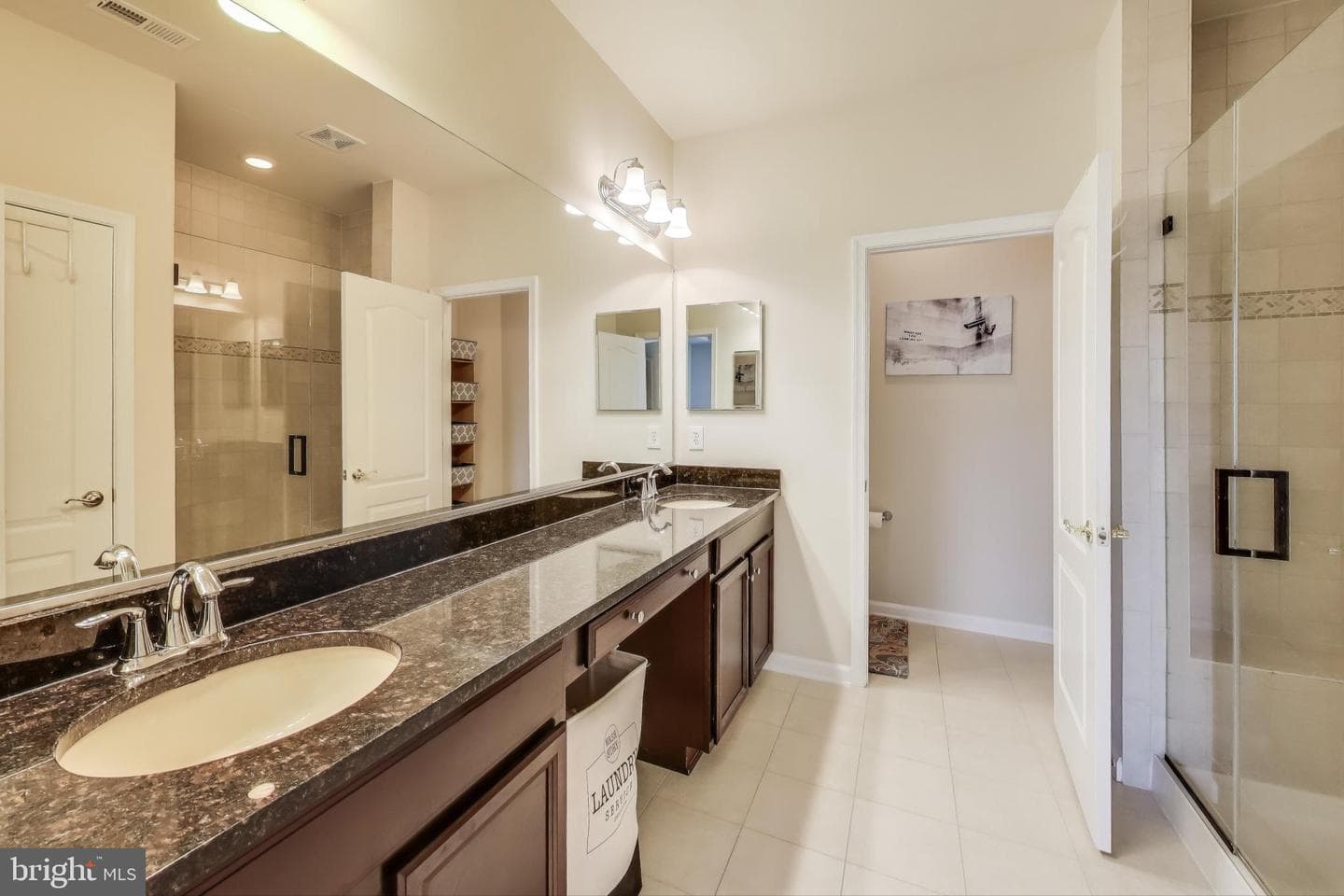 44362 Maltese Falcon Square photo 14