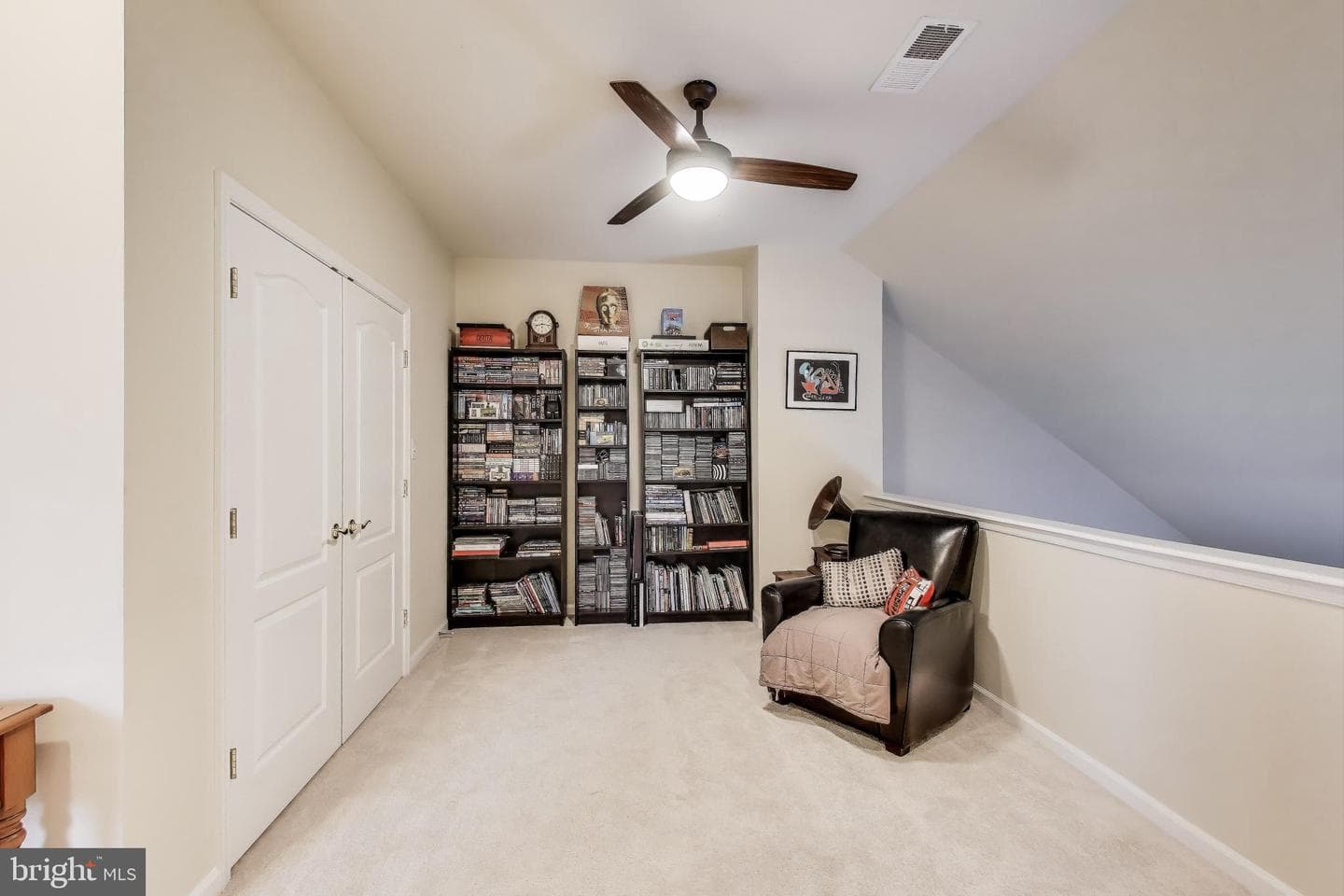 44362 Maltese Falcon Square photo 18