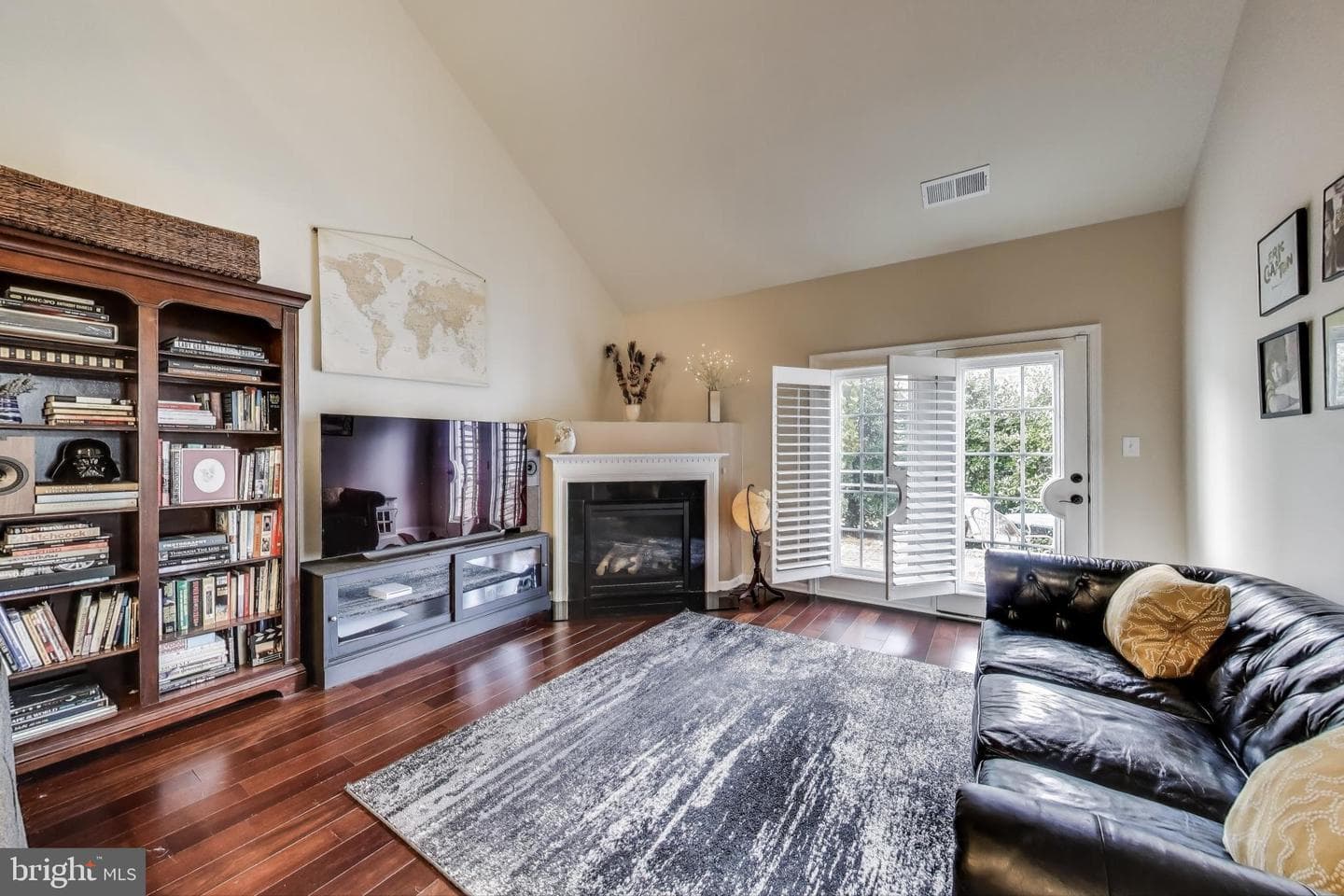 44362 Maltese Falcon Square photo 5