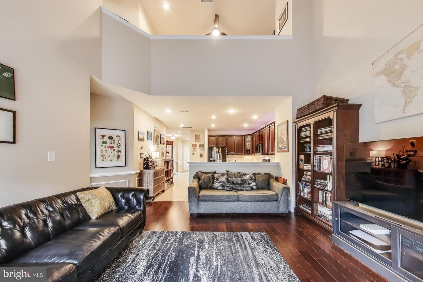 44362 Maltese Falcon Square photo 6
