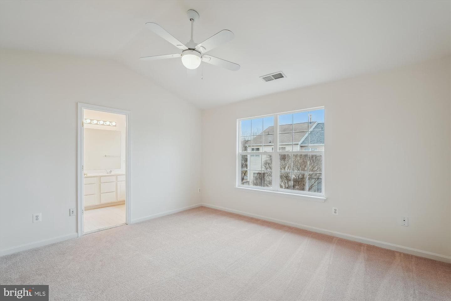 21789 Oakville Terrace photo 13