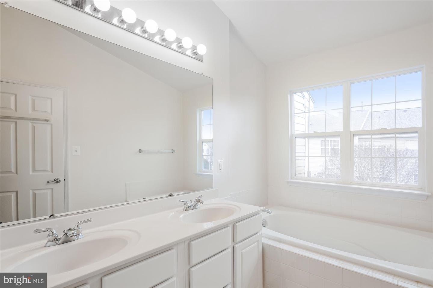 21789 Oakville Terrace photo 14