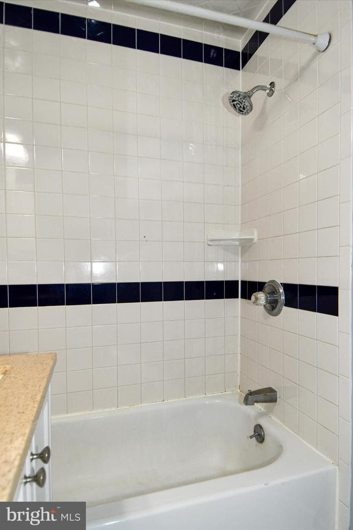 230 N Sterling Blvd photo 34