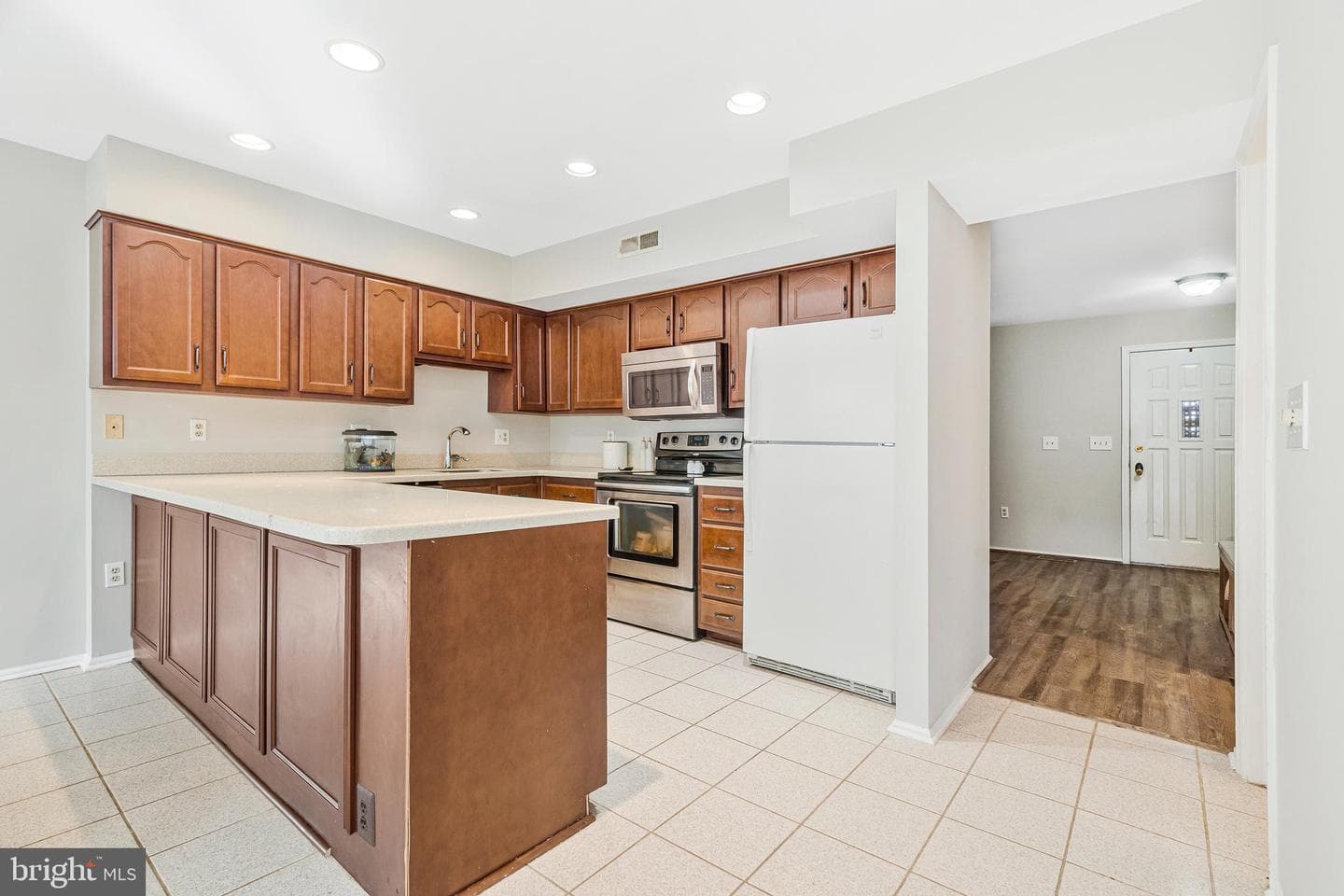 295 Chelmsford Court photo 6