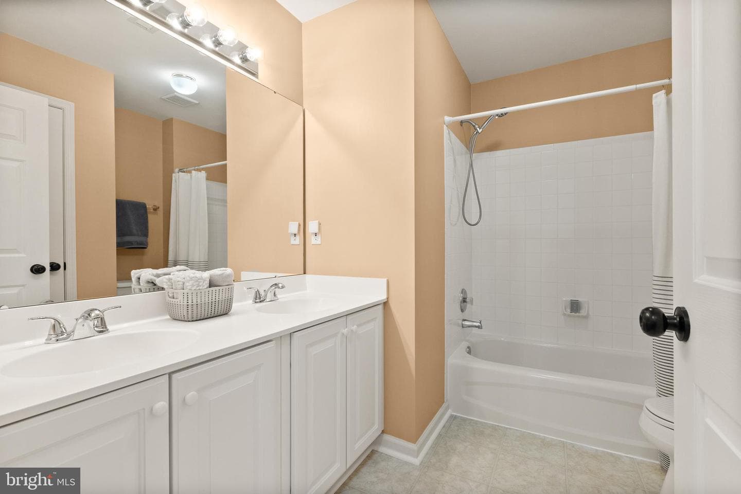 137 Burnell Place SE photo 31
