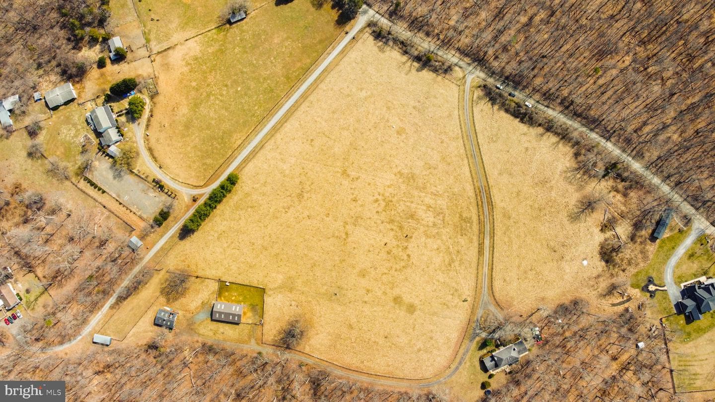 21733 Oatlands Road photo 16
