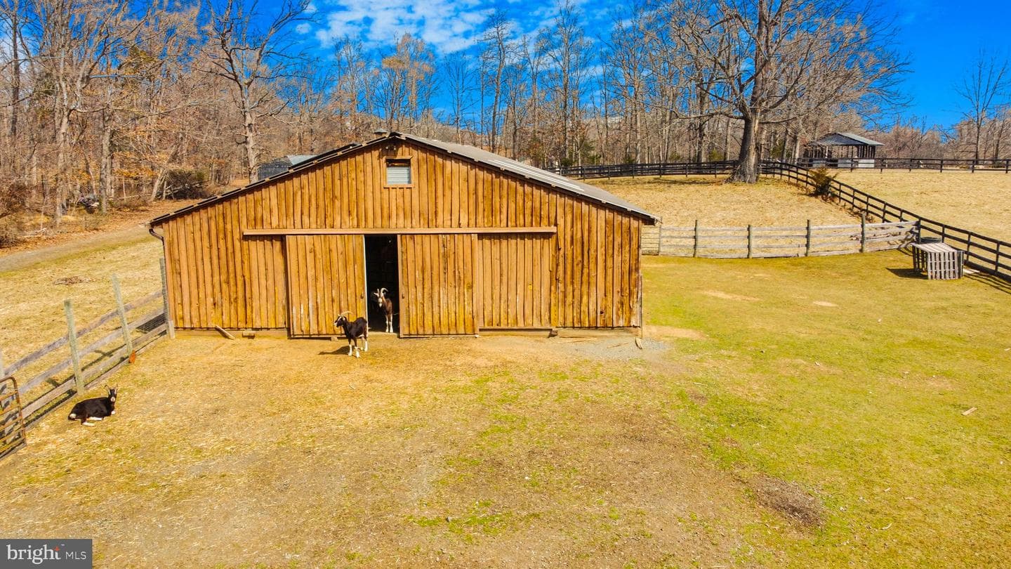 21733 Oatlands Road photo 17