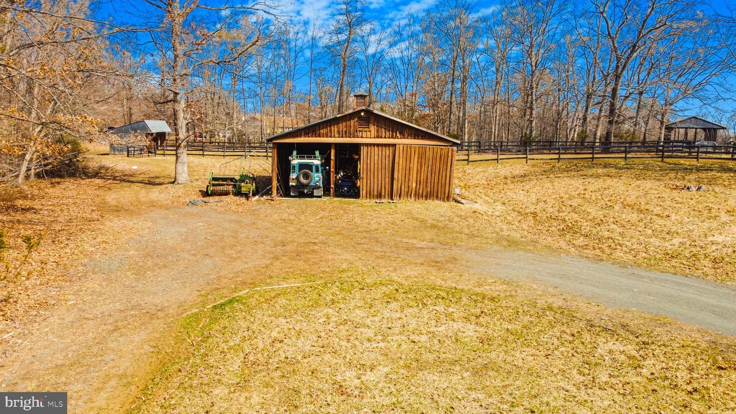 21733 Oatlands Road photo 18
