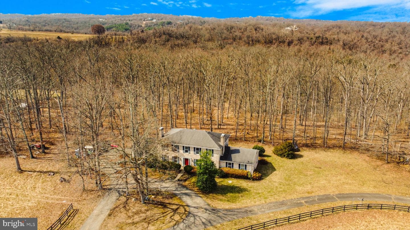 21733 Oatlands Road photo 3