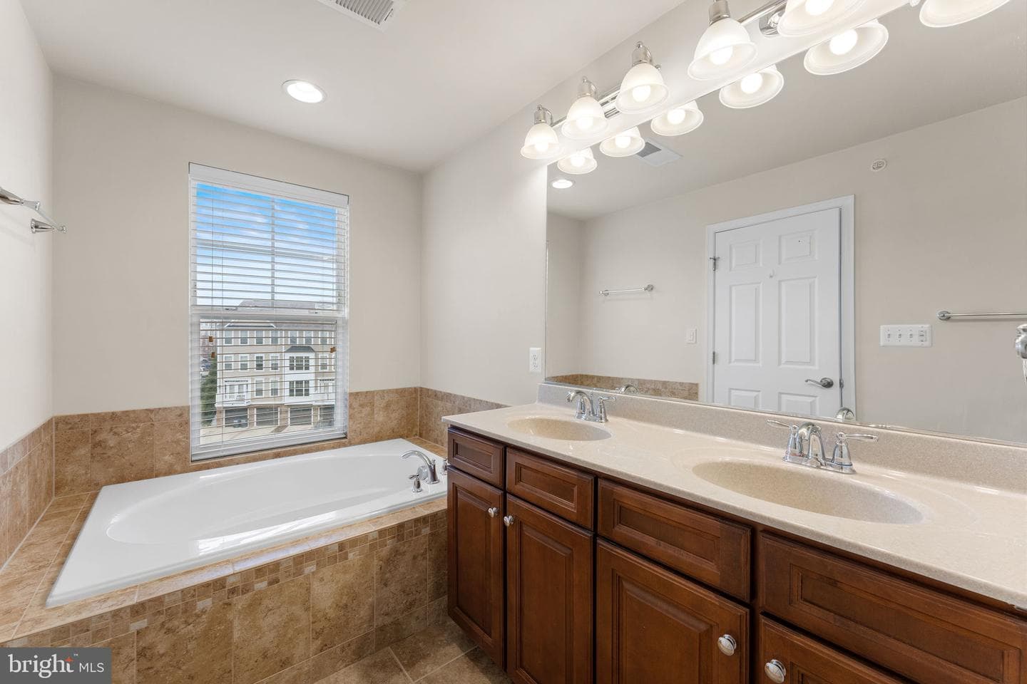 24660 Caribou Square photo 17