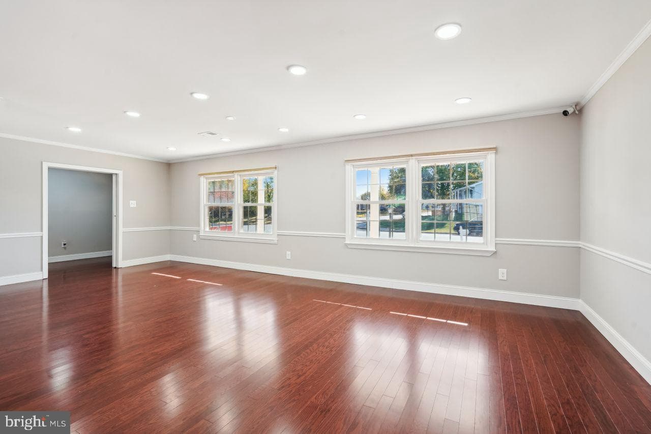 1105 E Holly Avenue photo 11
