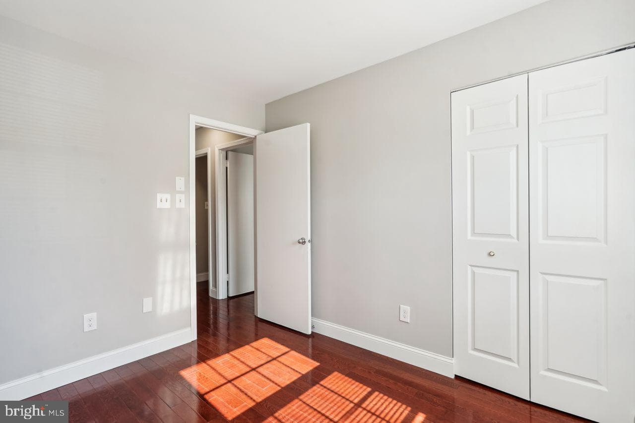 1105 E Holly Avenue photo 16