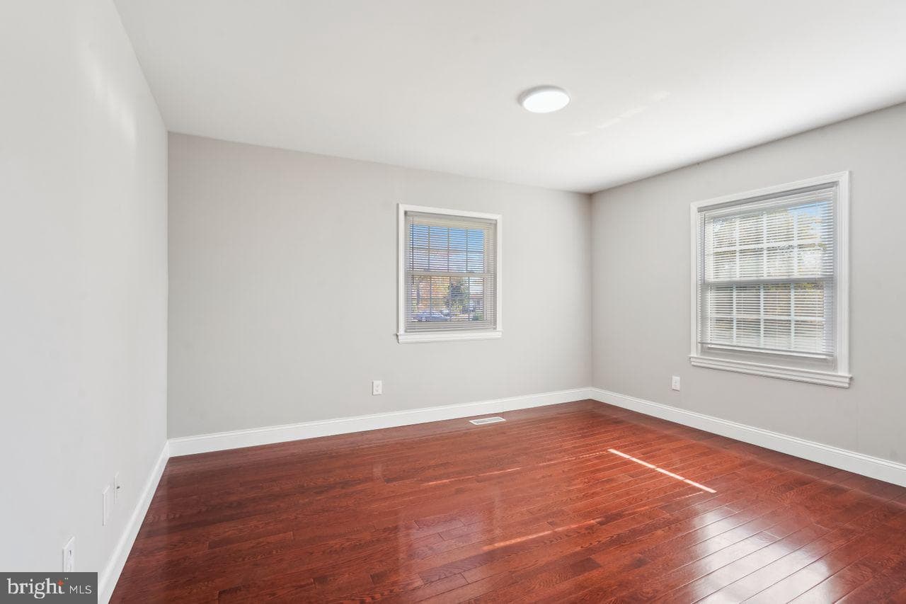1105 E Holly Avenue photo 18