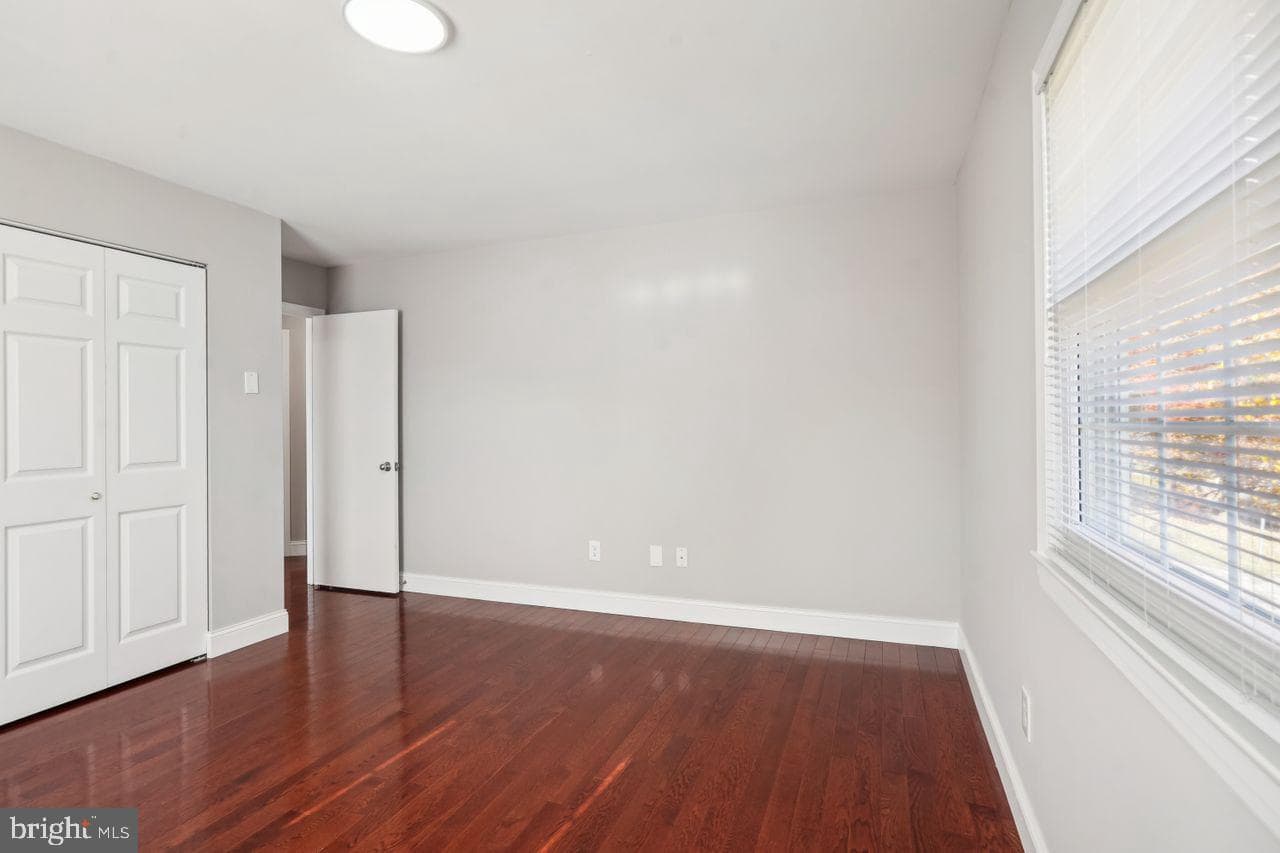 1105 E Holly Avenue photo 20
