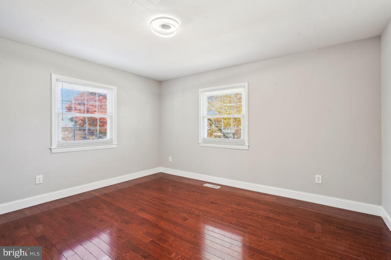1105 E Holly Avenue photo 22