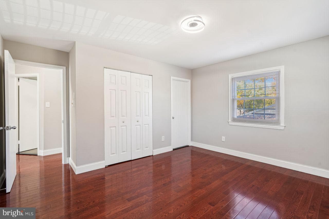 1105 E Holly Avenue photo 23