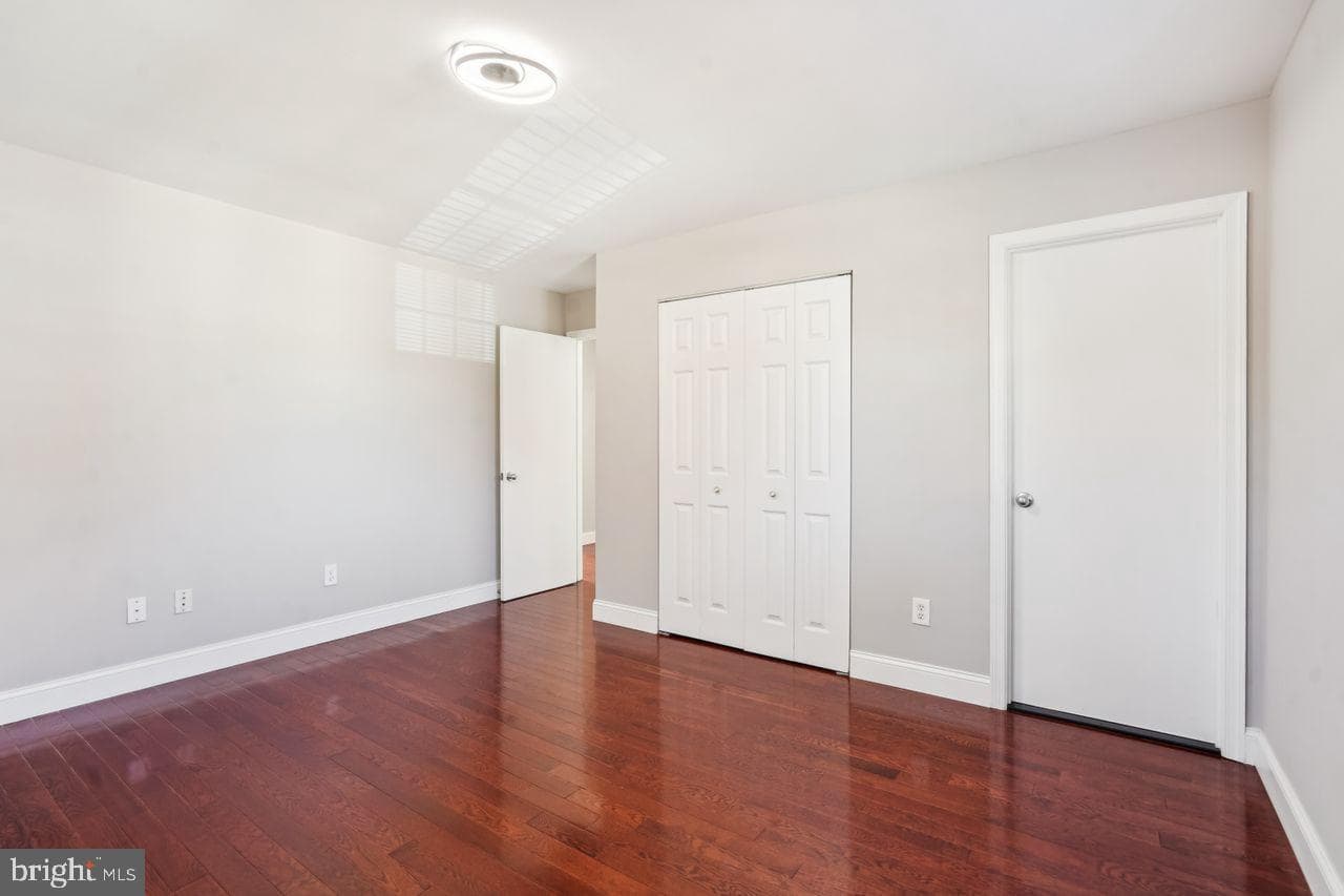 1105 E Holly Avenue photo 24