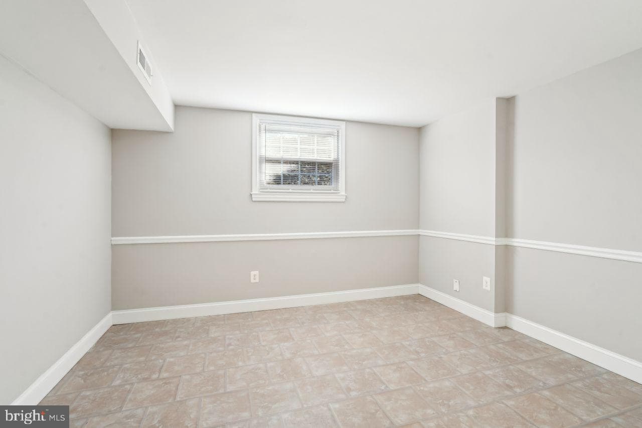 1105 E Holly Avenue photo 27