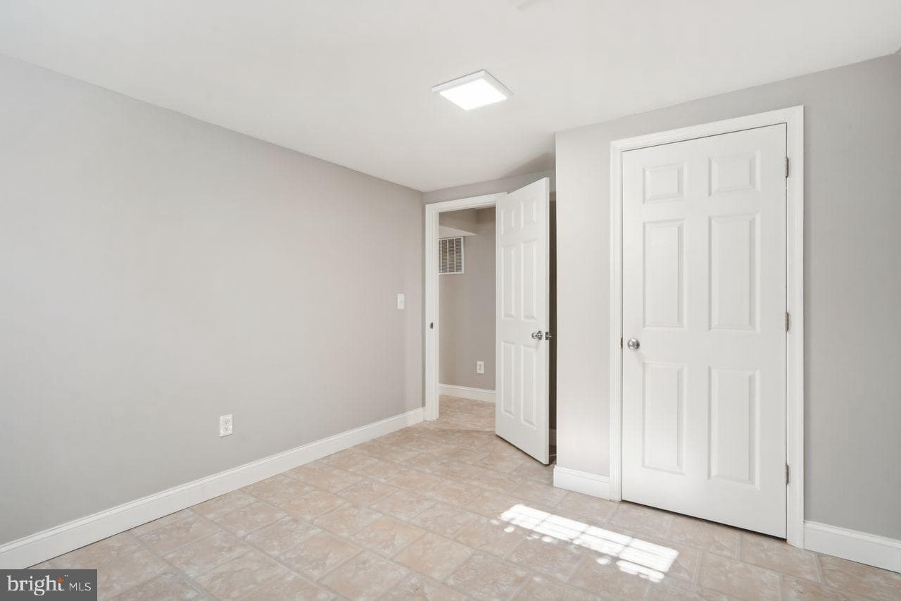 1105 E Holly Avenue photo 29