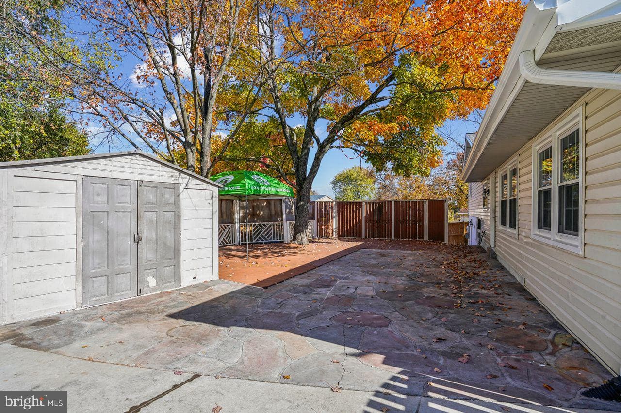 1105 E Holly Avenue photo 34