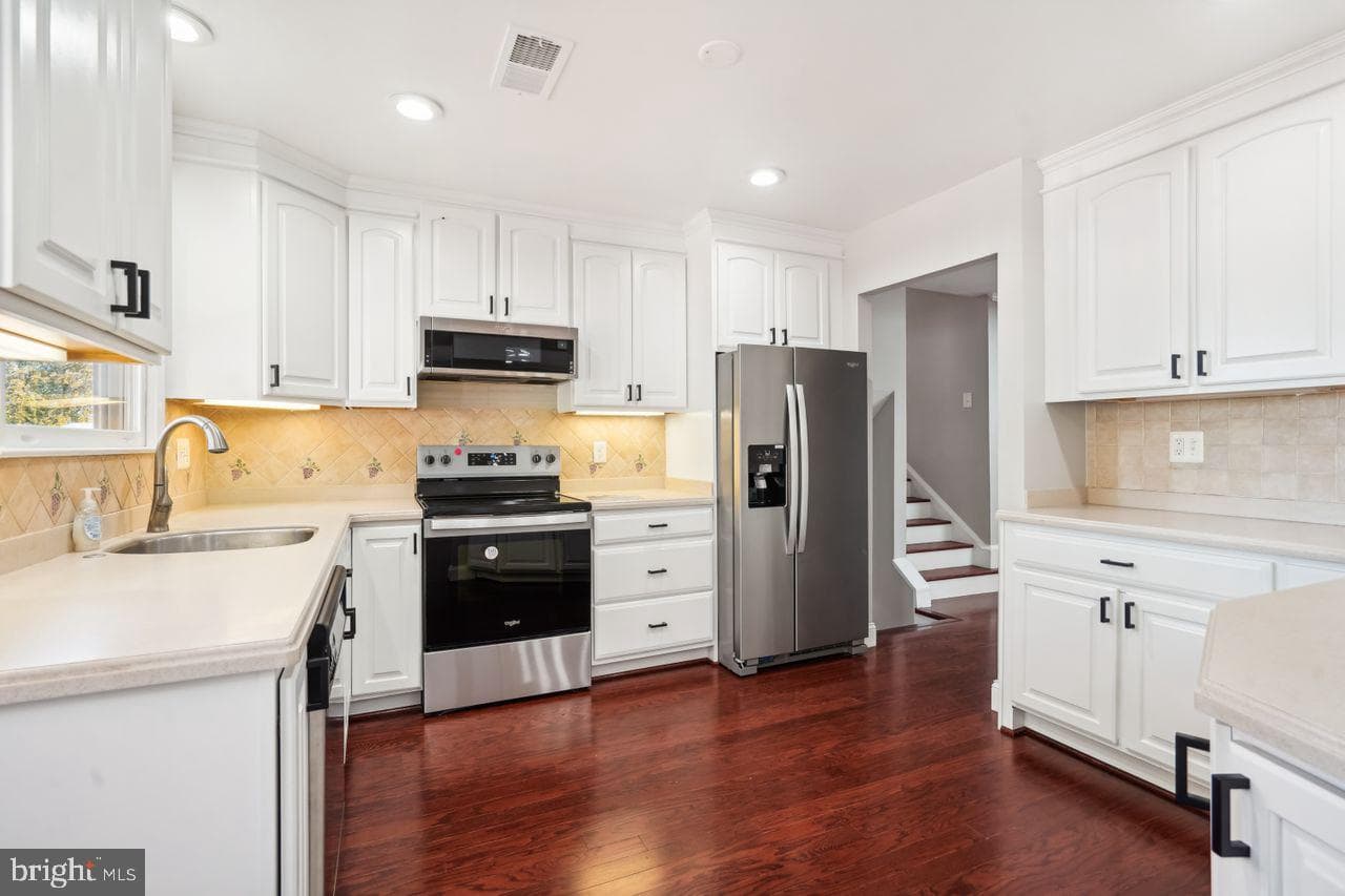 1105 E Holly Avenue photo 4