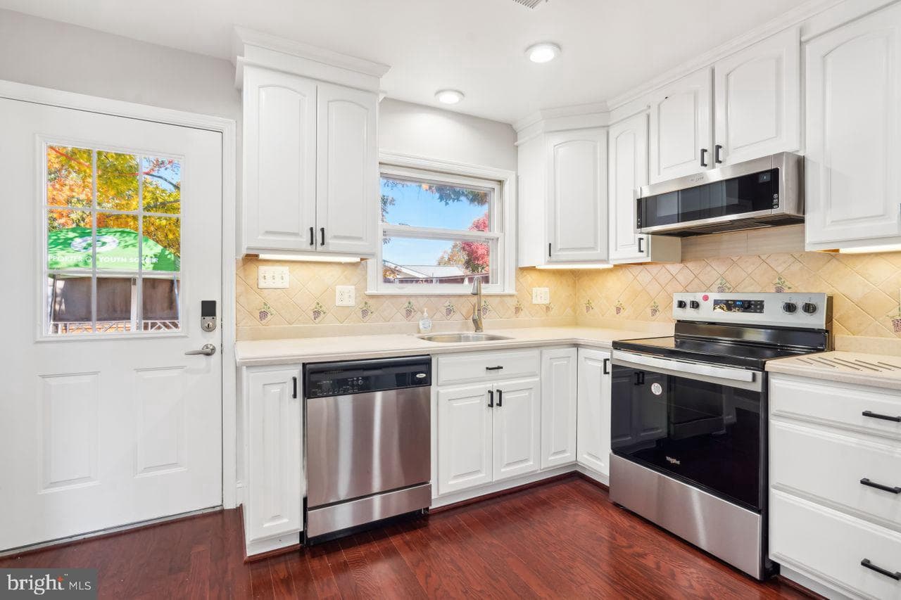 1105 E Holly Avenue photo 6