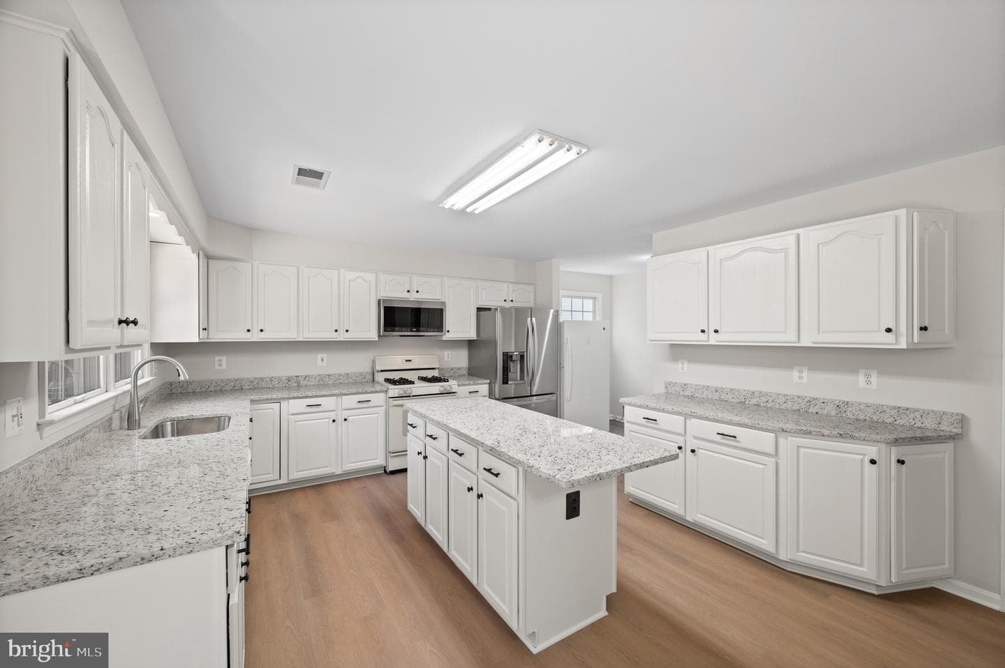 208 Cranbrook Drive NE photo 17