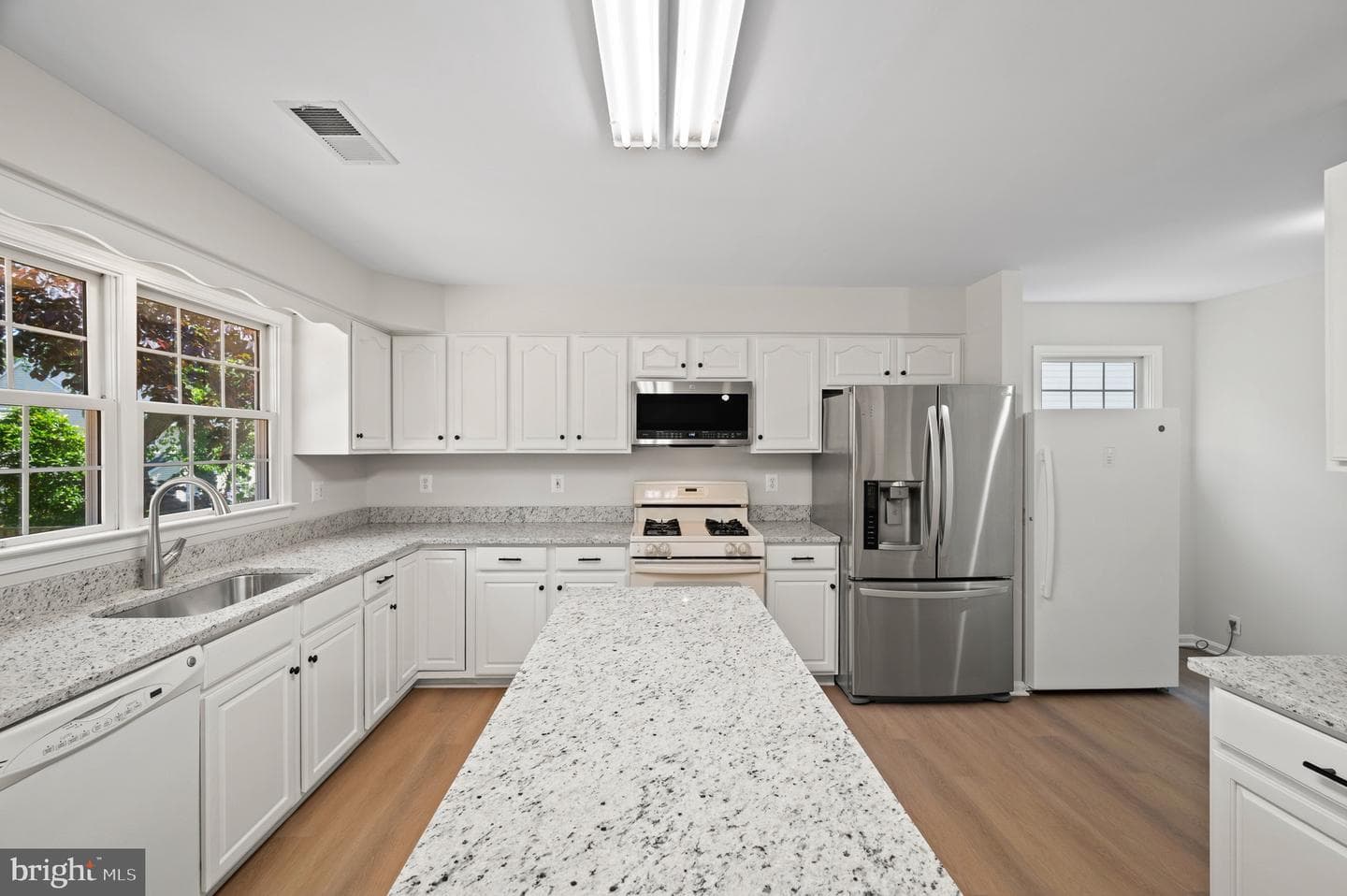 208 Cranbrook Drive NE photo 18