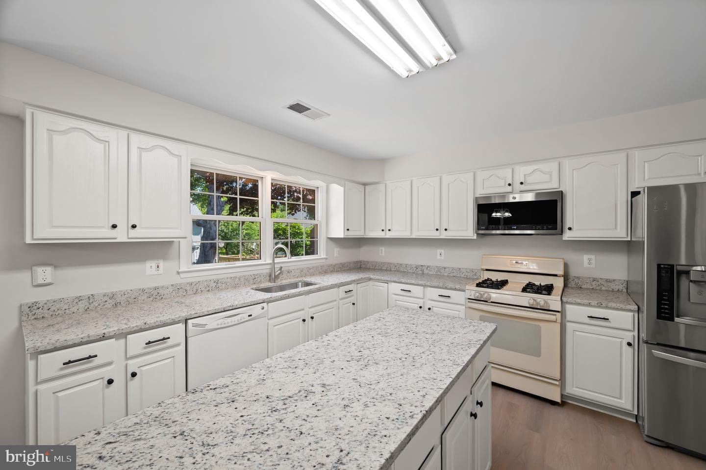 208 Cranbrook Drive NE photo 19