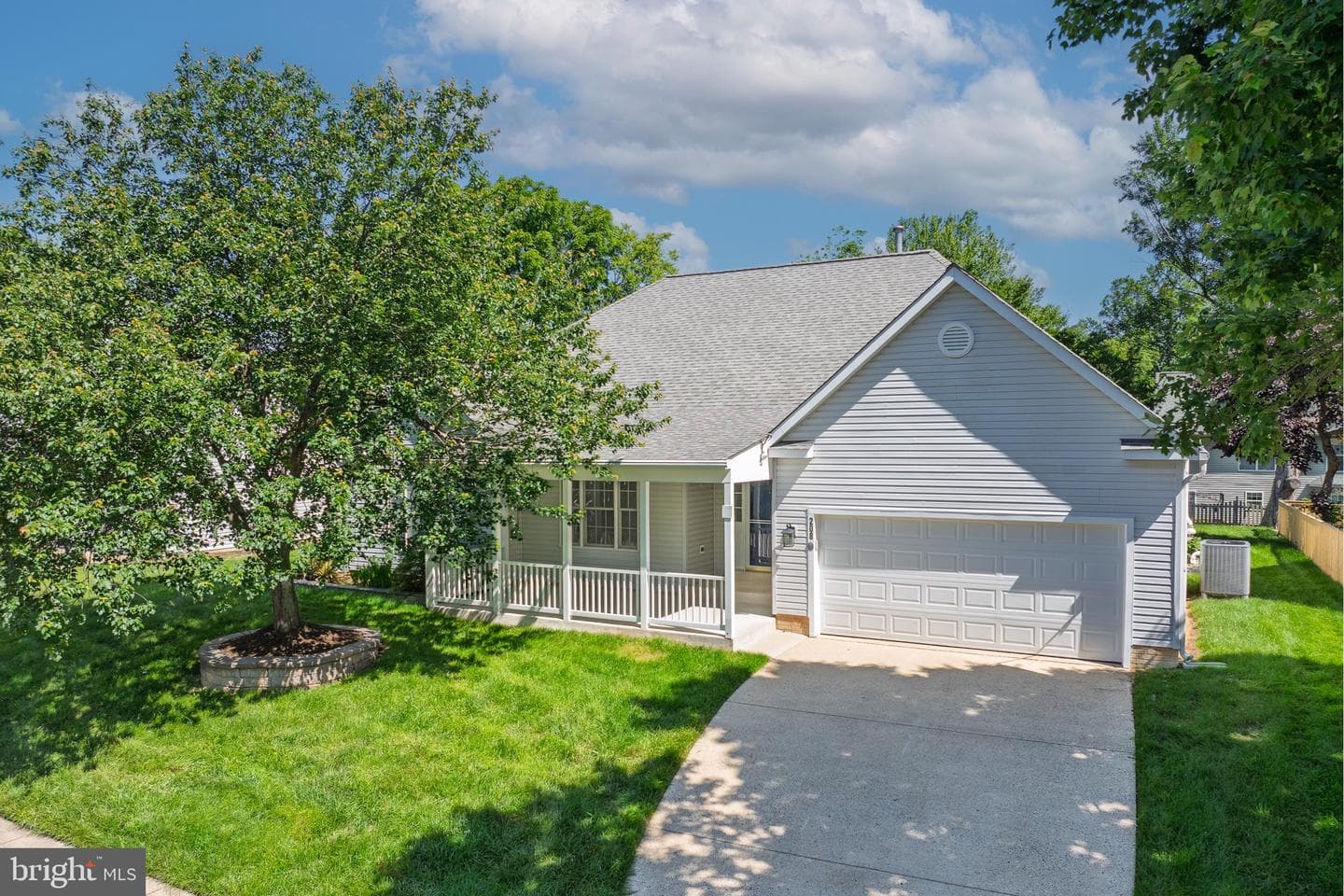 208 Cranbrook Drive NE photo 2