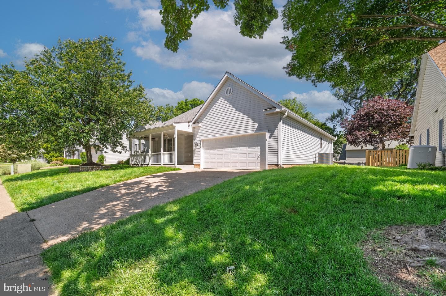 208 Cranbrook Drive NE photo 3