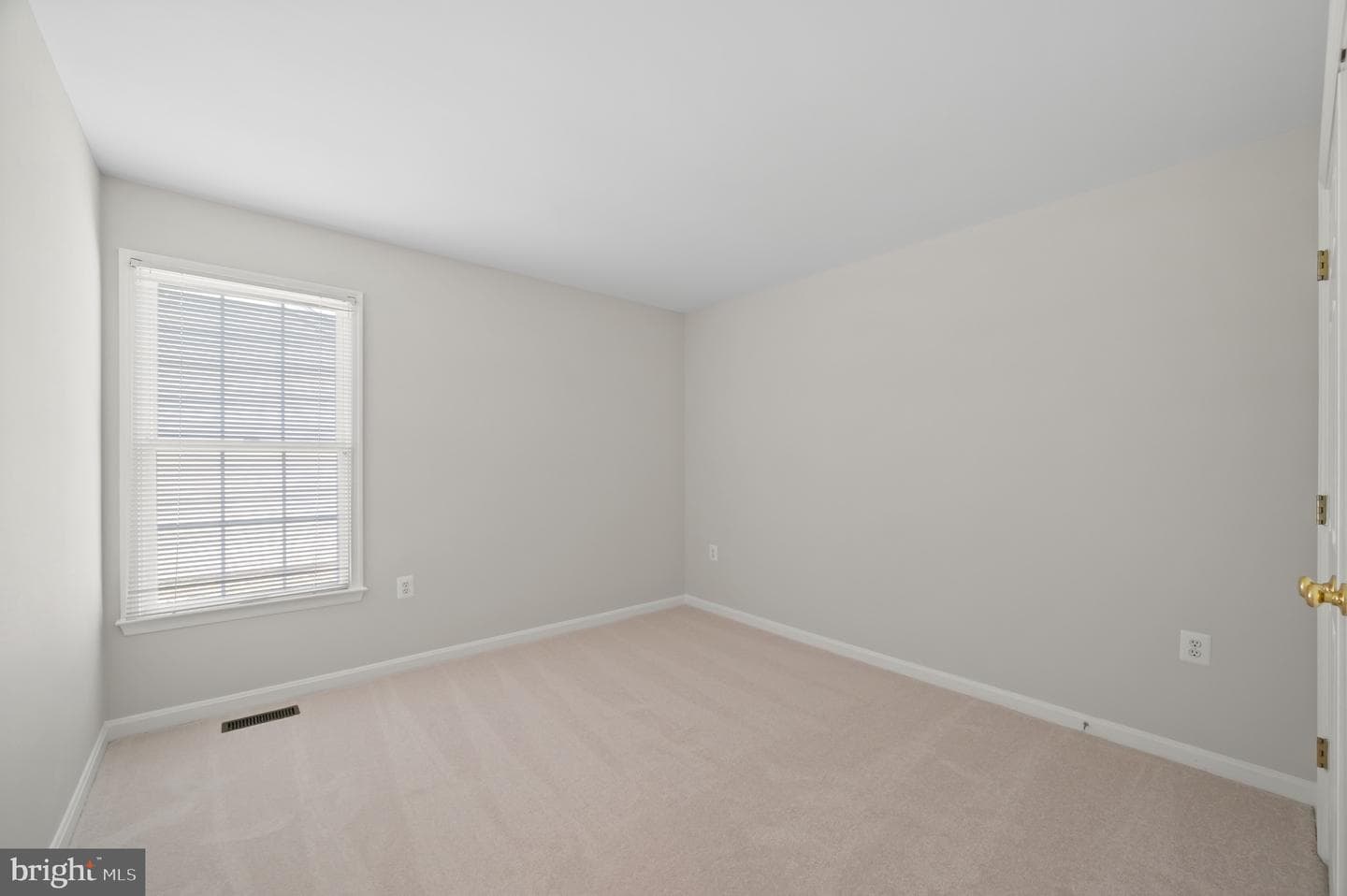 208 Cranbrook Drive NE photo 36
