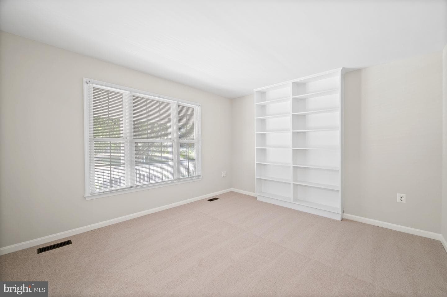 208 Cranbrook Drive NE photo 8