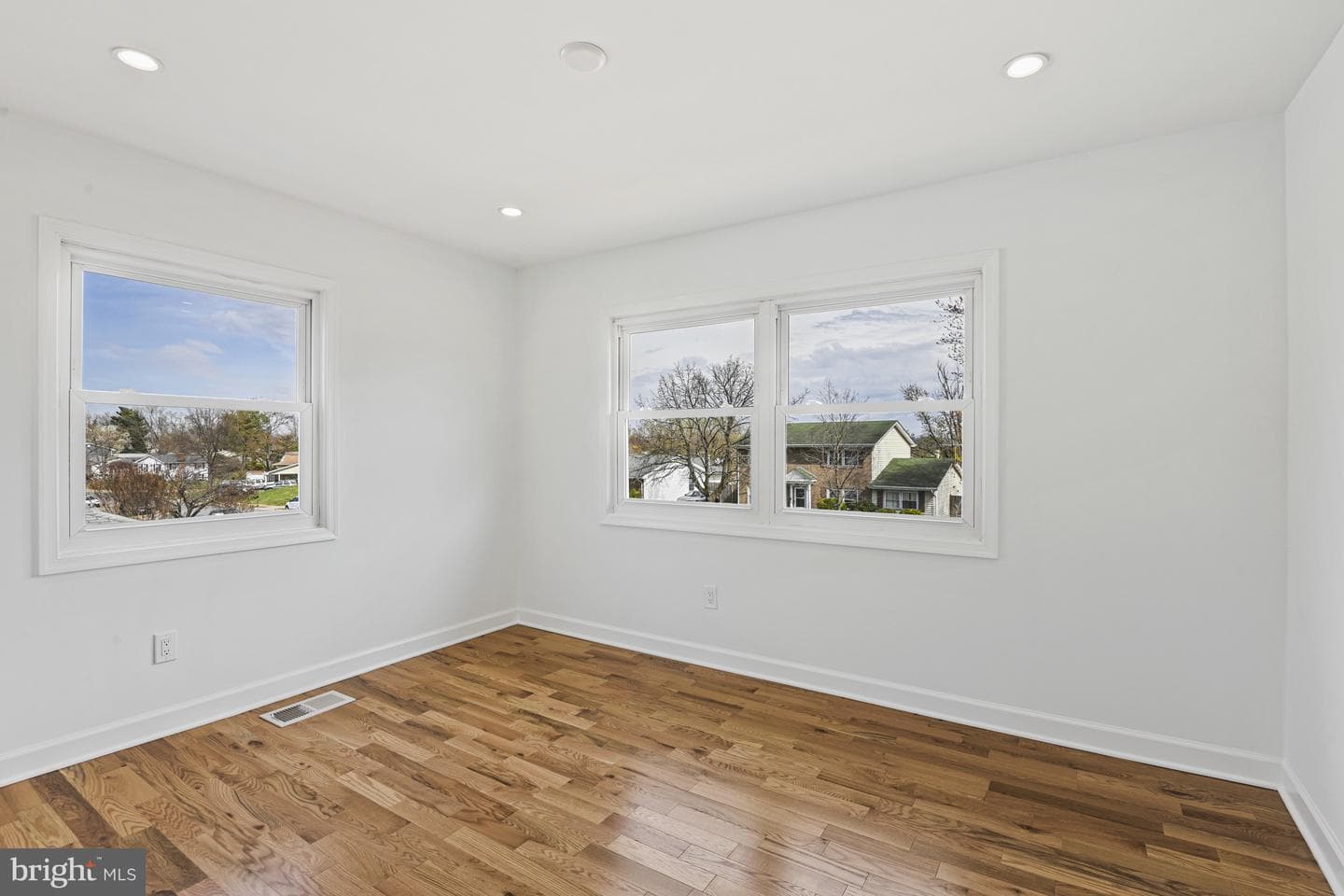 605 N York Road photo 28