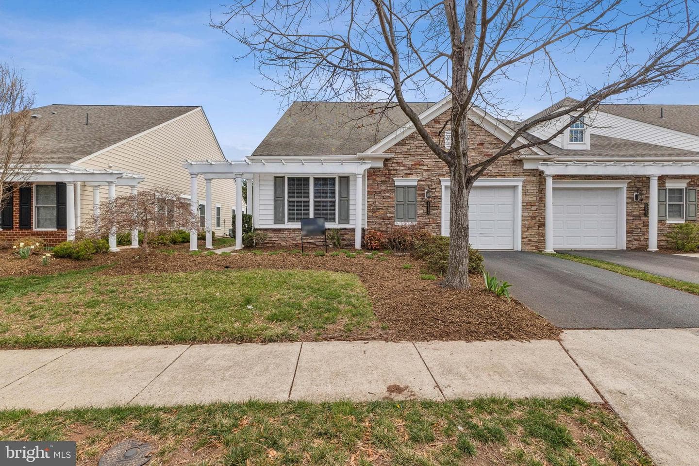 44446 Oakmont Manor Square photo 3