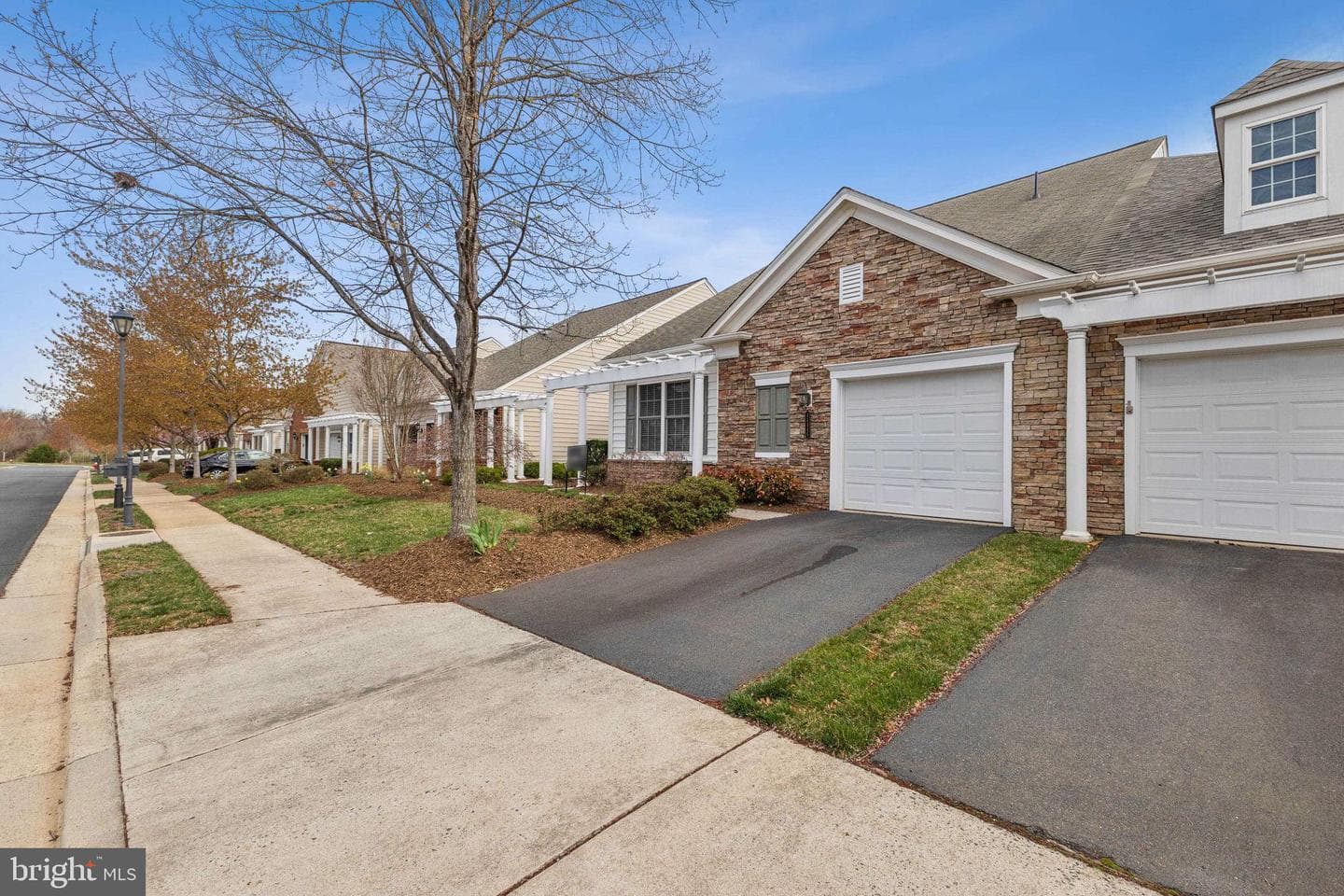 44446 Oakmont Manor Square photo 4